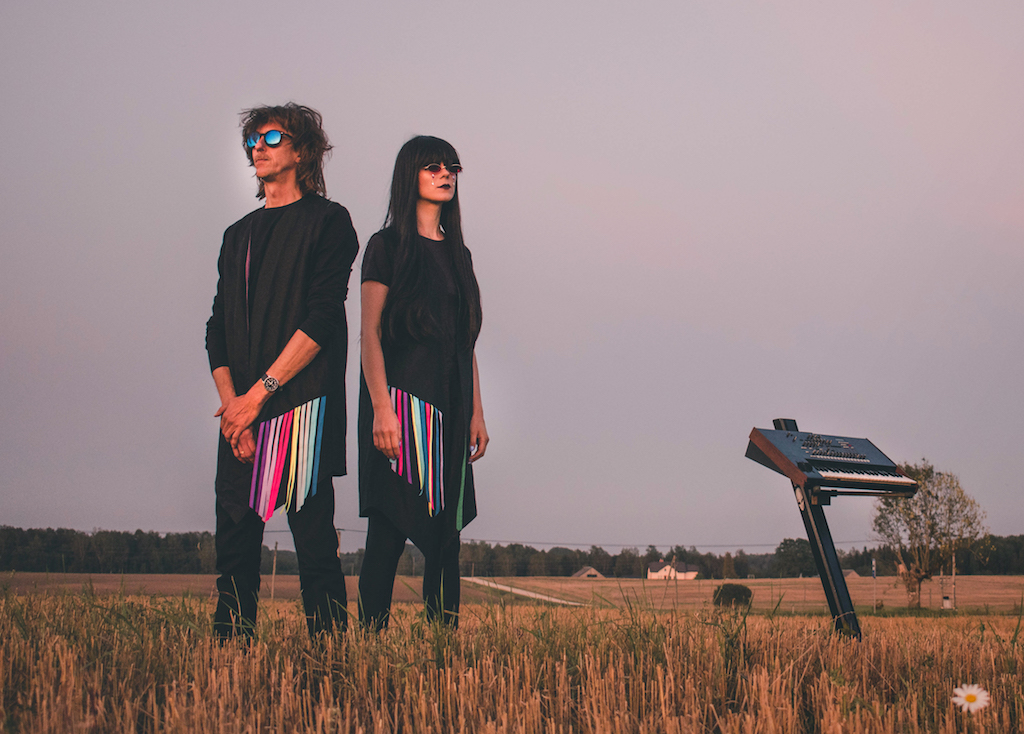 Elektroniskās mūzikas projekts 7Synths un Ei Fe izdod otro kopdarbu “With me”.