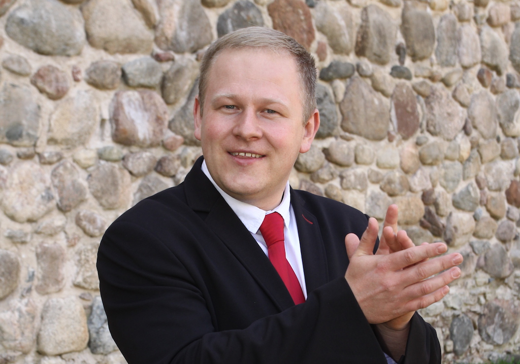 Sandris Dubovs piedāvā jaunu dziesmu "Atzīšanās".
