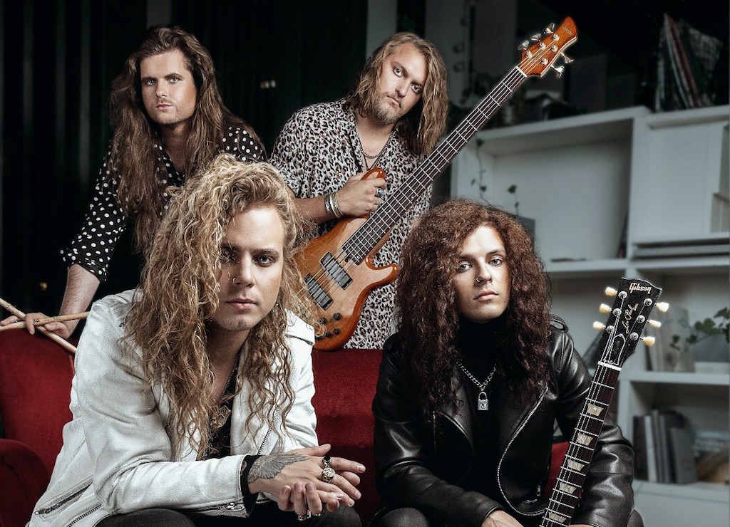 BLOODY HEELS izziņo jaunu albumu “Ignite The Sky” un izdod pirmo singlu “Criminal Masterminds”.