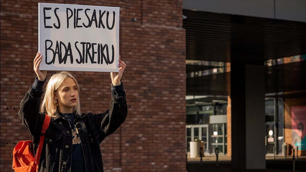 Dziedātāja Katō laiž klajā jaunu dziesmu "Bada streiks"