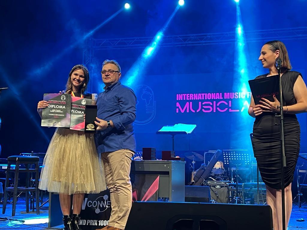 Rīdziniece sasniedz augstus rezultātus starptautiskajā vokālajā konkursā «Musicland»