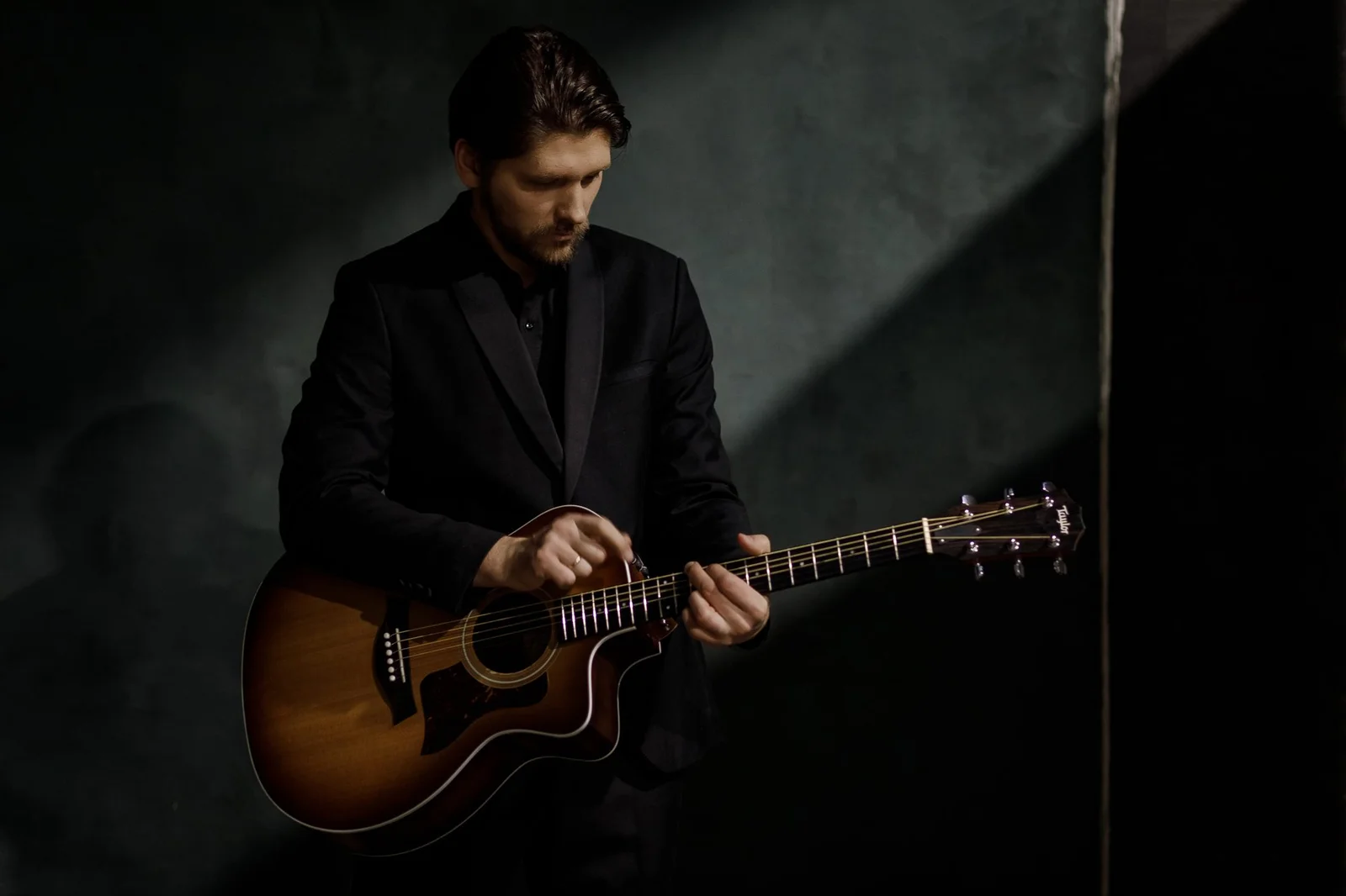 Justins Stanislovaitis prezentē jaunu dziesmu un videoklipu no savas muzikālās izrādes „Where the Sound Remained”
